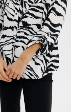 Chemise Imprimé Animal Avec Piping -Haute couture k 57230044 armand thiery femme BEIGE d2 44