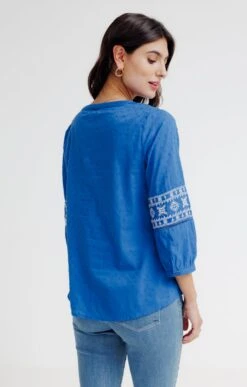 Blouse Unie Avec Broderies 6 Blouse Unie Avec Broderies -Haute couture k blouse unie avec broderies affinites BLEU DUR back 46