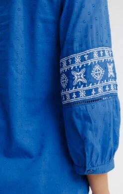 Blouse Unie Avec Broderies 9 Blouse Unie Avec Broderies -Haute couture k blouse unie avec broderies affinites BLEU DUR d2 46