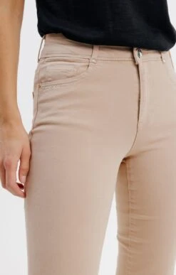 Pantalon Droit Avec Double Boutonnage 8 Pantalon Droit Avec Double Boutonnage -Haute couture k pantalon droit avec double boutonnage armand thiery femme BEIGE d1 44